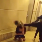 Captura d'imatge del vídeo amb l'agressió al menor.