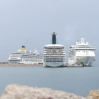 Imagen de los tres cruzeros atracados en el Port de Tarragona.