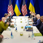 Joe Biden, presidente de EE.UU. reunido con los ministros de Exteriores y Defensa de Ucrania en Varsovia.