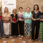 Imatge dels guanyadors del concurs i, al centre, l'Emilia, responsable de ls flors dels edificis municipals.