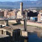 Monumento franquista en medio del río Ebro en Tortosa.