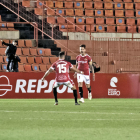 Joan Oriol y Aythami Artiles celebran el golazo que supuso el empate en dos contra el Sanluqueño.