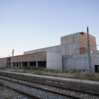 Durante la primera fase de los trabajos sólo se construyó la estructura del edificio.