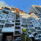 El edificio de nueve plantas de Kiiv ataque con misiles, con al menos cinco heridos.