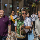 La imatge de Sant Roc torna a la capella del carrer.