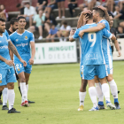 Pedro Del Campo i Marc Montalvo, a l'esquerra, celebrant un dels gols del partit contra l'Olot.