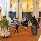 Las jotas no podían faltar en una misa de la Virgen del Pilar al puro estilo aragonés.