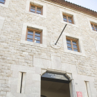 Accés a l'Institut Municipal d'Educació, al carrer Ramón y Cajal de Tarragona.