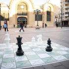 Un tablero de ajedrez, en la plaza Corsini.