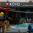 Els Bombers comprovant la seguretat del restaurant Koyo de Tarragona.