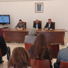 Los alcaldes de Ibiza, Rafael Ruiz; el de Dénia, Vicent Grimalt; y el Cambrils, Oliver Klein, durante la rueda de prensa.