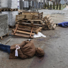 Cossos de civils ucraïnesos morts per la invasió russa a Bucha.