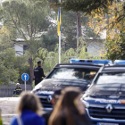 Policies munten guàrdia a prop de l'ambaixada ucraïnesa.