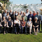 Oliver Klein junto a los vecinos que han cumplido o cumplirán 80 años.