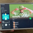 Bad Bunny reproduciéndose en Spotify en una tableta.