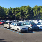 Vehicles aparcats a la zona blava.
