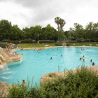 Imagen del primer día de las piscinas municipales del Parque de los Curas de Reus abiertas, ayer.