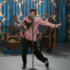 Austin Butler es posa en la pell d'Elvis Presley al biopic 'Elvis'.