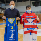 El técnico del CBT, Berni Álvarez i el del CB Valls, Oriol Pozo.