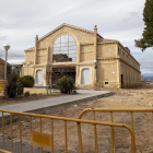 Imagen de la fachada del Celler con las obras empezadas.