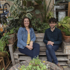 Els periodistes Aure Farran i Jordi Bes, autors de la guia que combina art i territori.