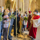 Un moment de la cerimònia, a l'atri de la Catedral de Tarragona, amb molta participació.