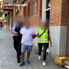 Barcelona: Dos detinguts per robar a gent gran fent-se passar per revisors de la llum i el gas