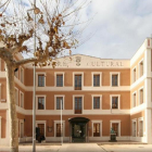 La biblioteca Sebastià Juan Arbó de Amposta será uno de los destinatarios de las ayudas.
