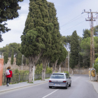 La ubicació d'aquest element elèctric representa un perill per als conductors de la zona.