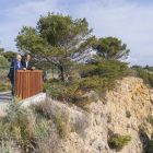 L'alcalde de Salou, Pere Granados, i el president de l'APT, Josep Maria Cruset, en un mirador.