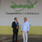 El president de la Cooperativa de Cambrils, Pau Serra (a la dreta) i l'advocat Javier Moreno (a l'esquerra).