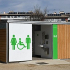 Imatge d'arxiu d'un lavabo públic fix, un equipament que el govern vol incorporar a Tarragona.