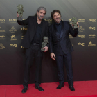 Fernando León de Aranoa i Javier Bardem aixequen els seus premis Goya per 'El buen patrón'