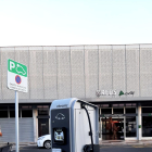 Imatge d'un carregador de vehicle elèctric a la plaça de l'Estació de Reus.