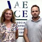 La presidenta del AECE, Maria José Fernández, y el nuevo vicepresidente del Montsià, Carles Gil.