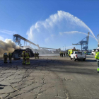 Imatge de Bombers treballant en l'incendi.