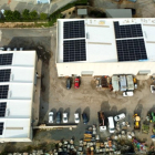 Imatge aèrea de les plaques solars de la brigada municipal al polígon industrial Les Tàpies.