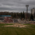 El impacto de un mísil ha caudado daños en un estadio de fútbol en Chérnigov.