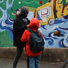 Imagen de archivo de un niño a punto de entrar a la escuela.