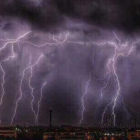 Imatge d'arxiu d'una forta tempesta elèctrica sobre el Camp de Tarragona.