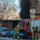 Imagen de Bomberos en el lugar del incendio.