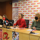 Mònica Pérez, Elisabet Foix i Cristina Torre, durant la roda de premsa a la sala de graus de la URV.