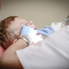 S'amplia la cobertura sanitària gratuïta de dentitstes per a nens.