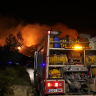 Imatge de Bomber al lloc de l'incendi.