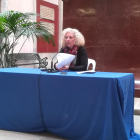 La portaveu d'ECP, Àngels Pérez, durant la roda de premsa d'ahir.