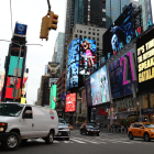 Imatge general de Times Square mentre es projecta el vídeo mocional del projecte AINA.