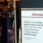Un cartel en la entrada de Bon Preu informa que se ha aplicado una reducción del IVA del 0 y del 5% en más de 2.000 productos.