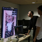 Dos treballadors de l'empresa Futura Space fan proves amb el seu 'software' per generar hologrames, a les oficines que tenen a la seu Barcelona Activa
