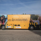 Imatge del bus informatiu sobre l'Ingrés Mínim Vital que farà parada a Reus.