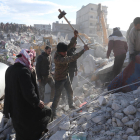 Imatge de les tasques de rescat a la província d'Idlib (Síria) després que diversos terratrèmols hagin sacsejat el nord de Síria i el sud de Turquia

Data de publicació: dimecres 08 de febrer del 2023, 16:24

Localització: Idlib (Síria)

Autor: Omar Haj Kadour / Matges Sense Fronteres